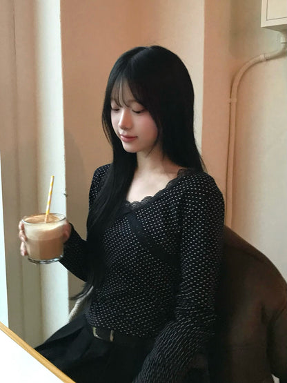 ドットレースVネックカットソー