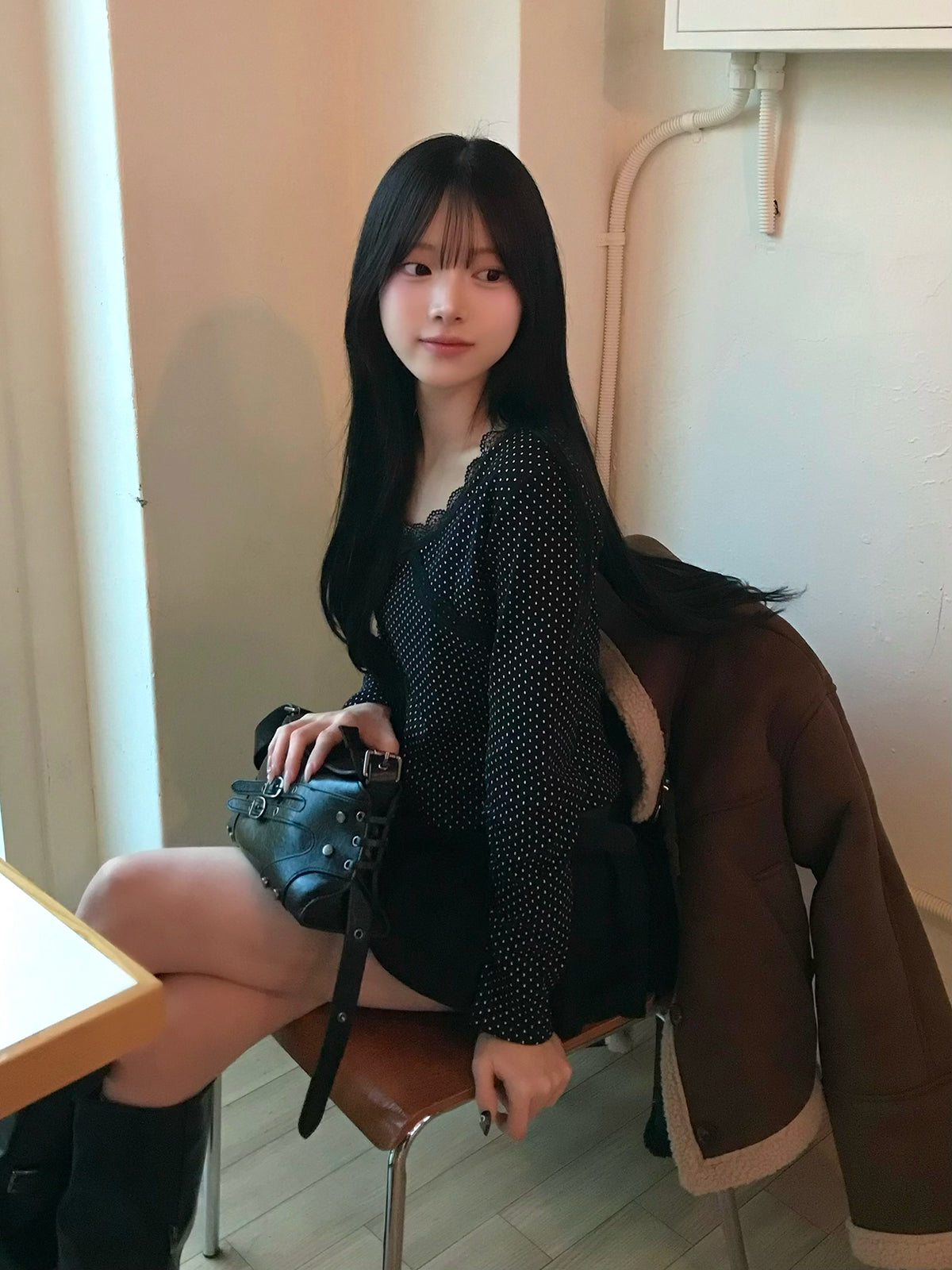 ドットレースVネックカットソー