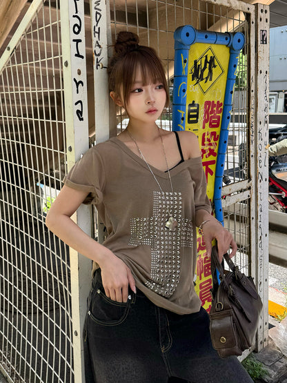 スタッズクロスVネックTシャツ