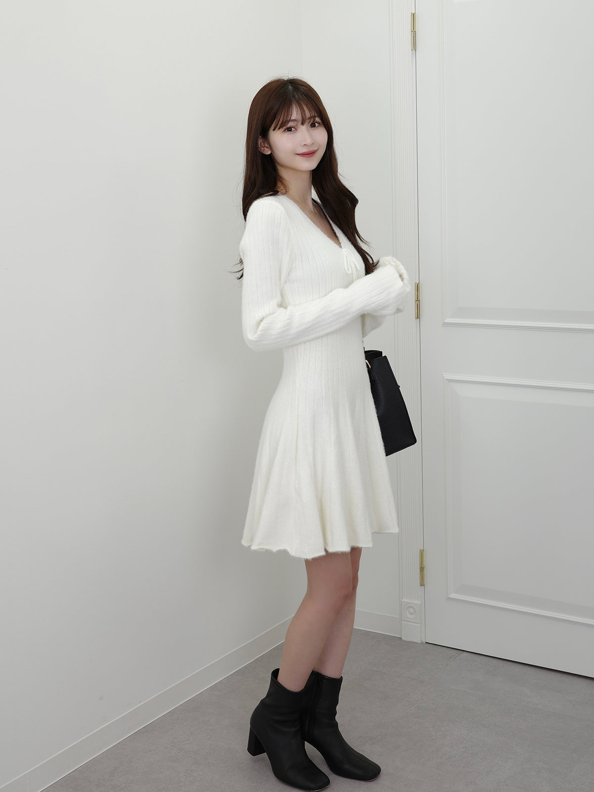 Vネックリボンニットミニワンピース