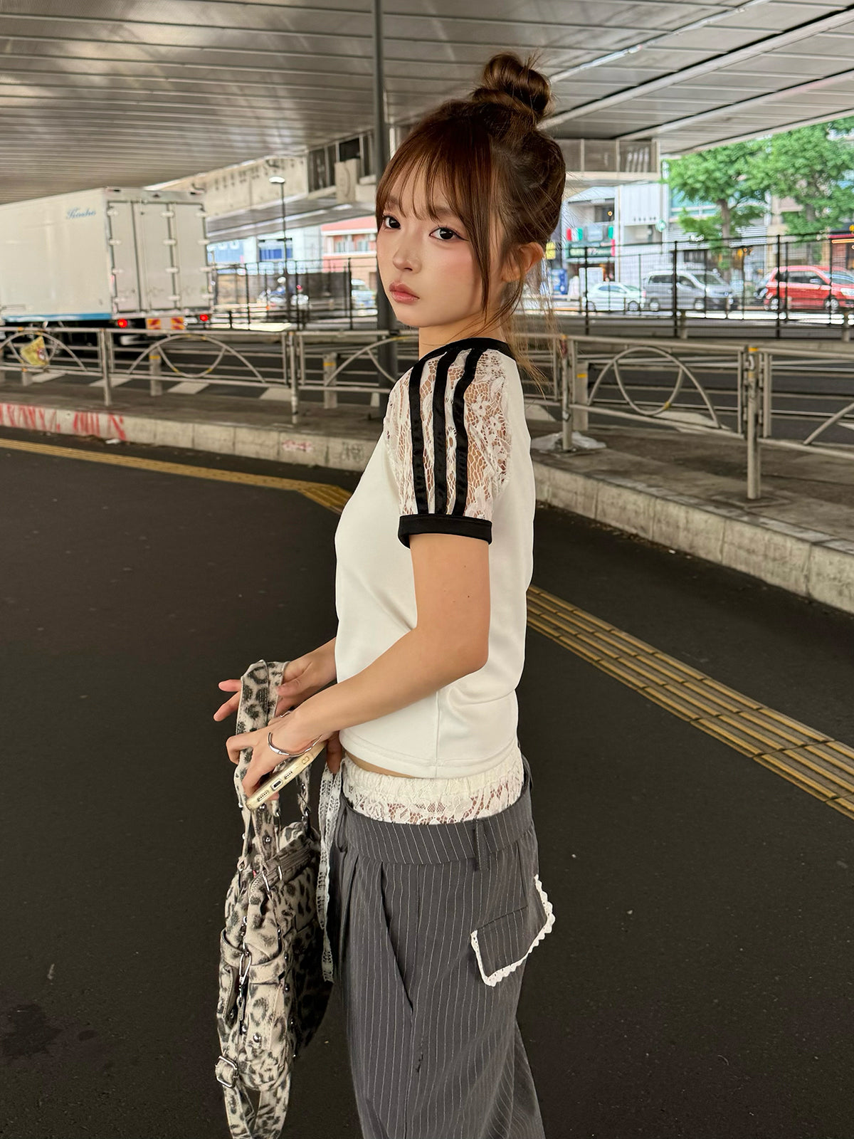 ラインスリーブレースTシャツ