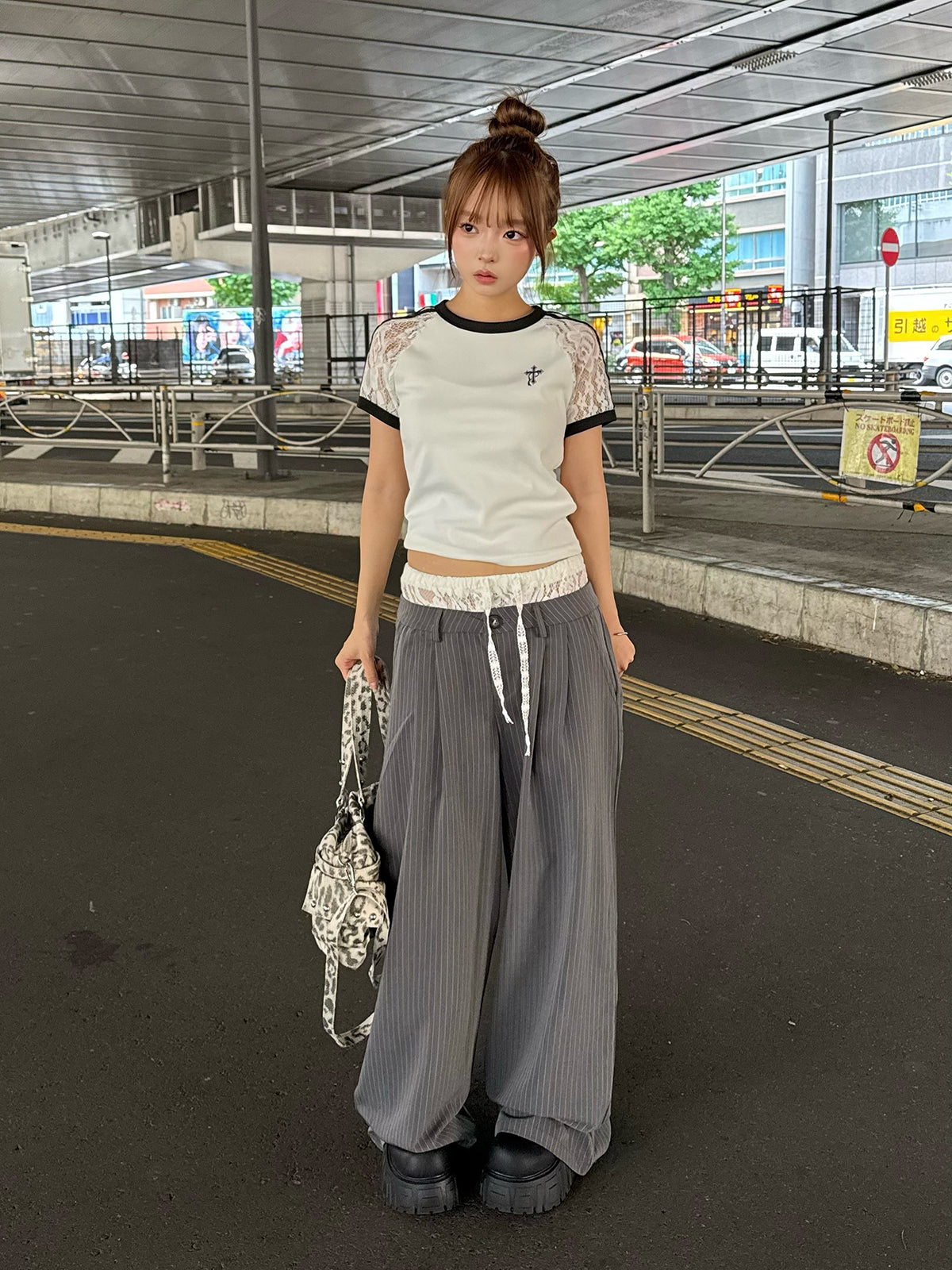 ピンストライプレーススラックス – ANDOR ONLINE