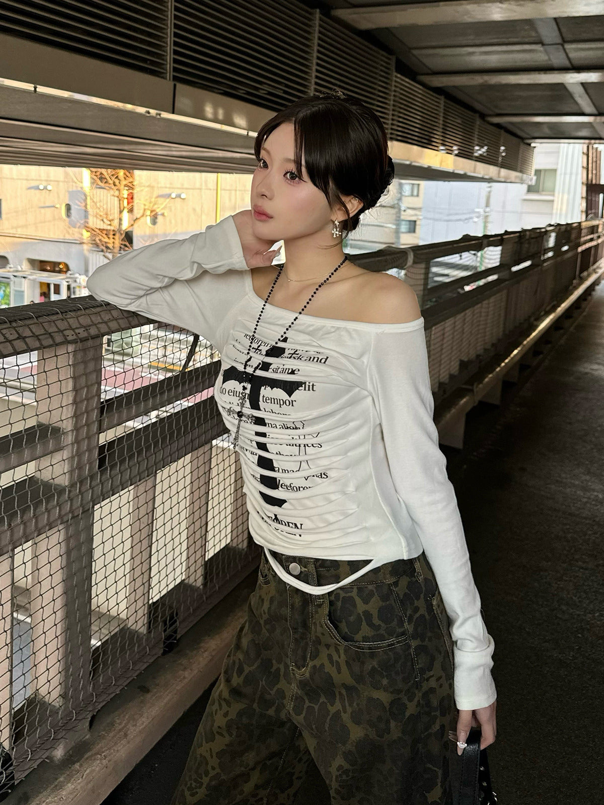 クロスカットダメージカットソー