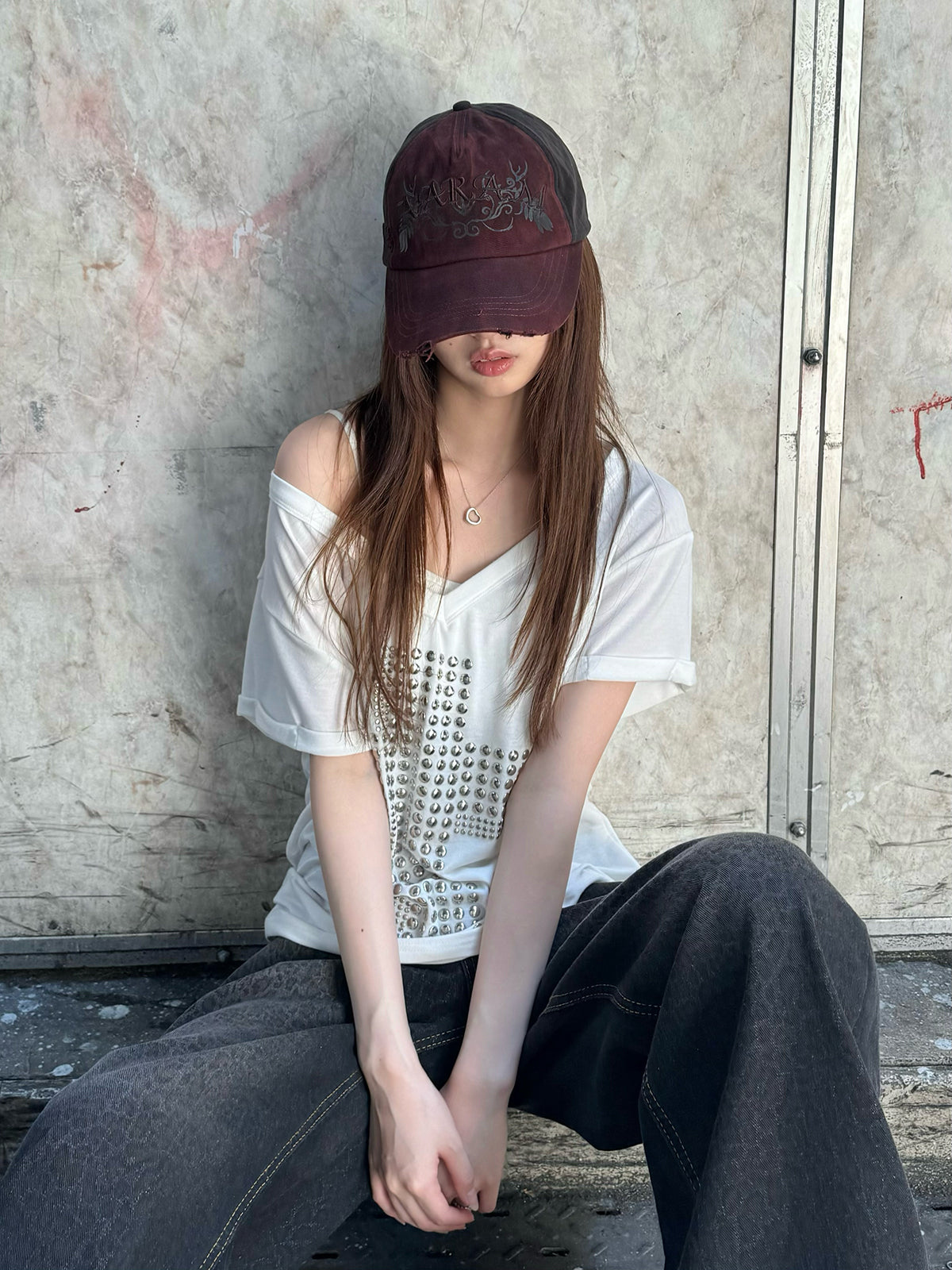 スタッズクロスVネックTシャツ