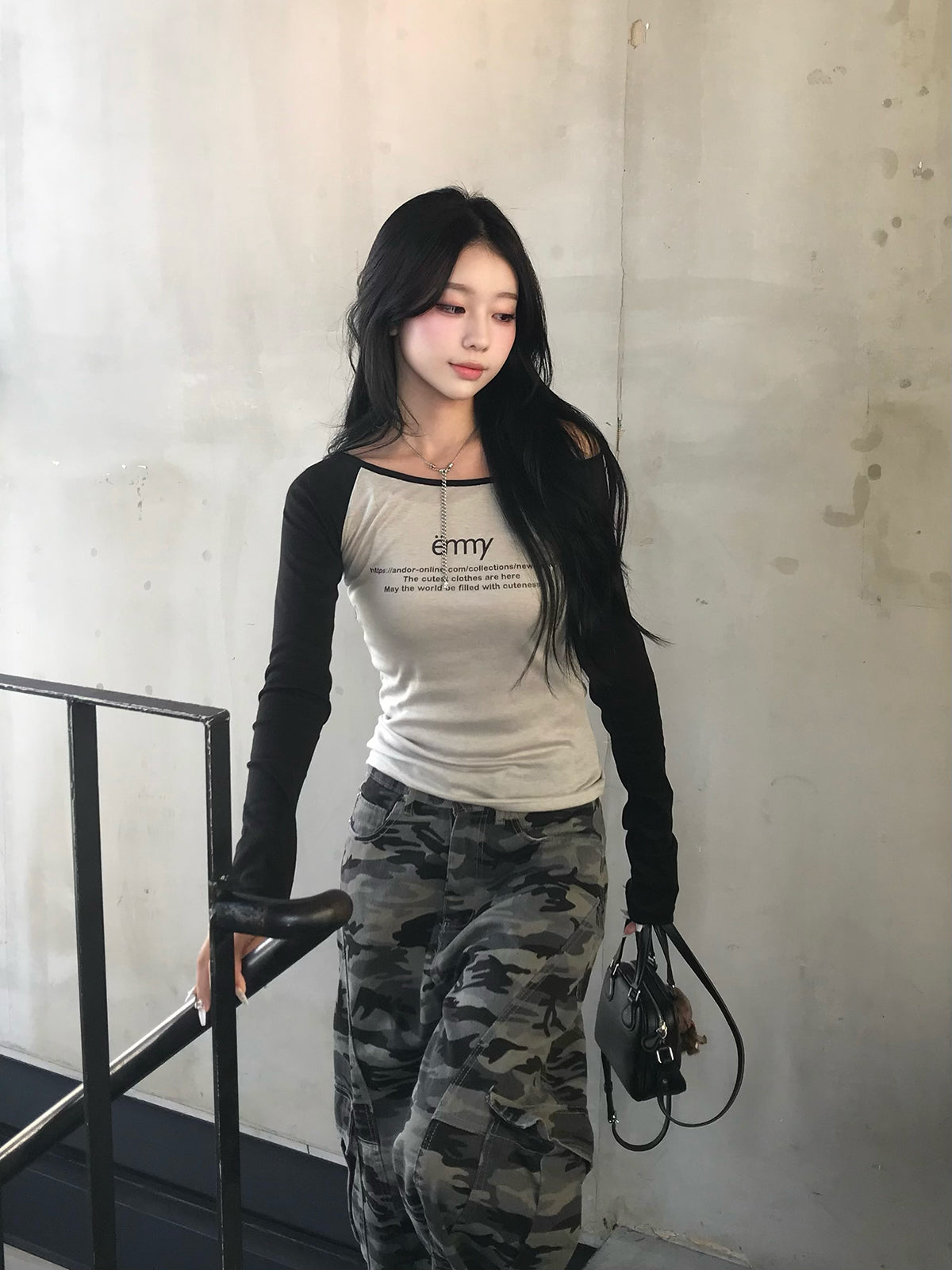 ラグランスリーブロゴシアーカットソー