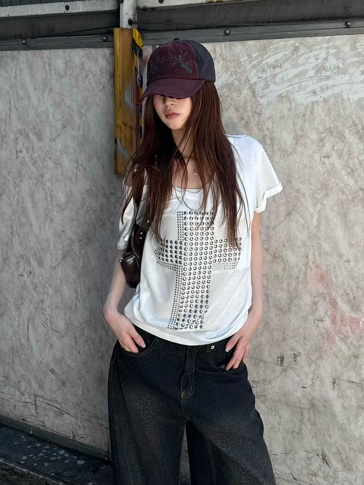 スタッズクロスVネックTシャツ