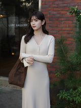 【新色・新素材】フロントボタンフレアニットワンピース - アイボリー