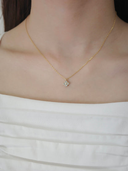 クロヴィアネックレス