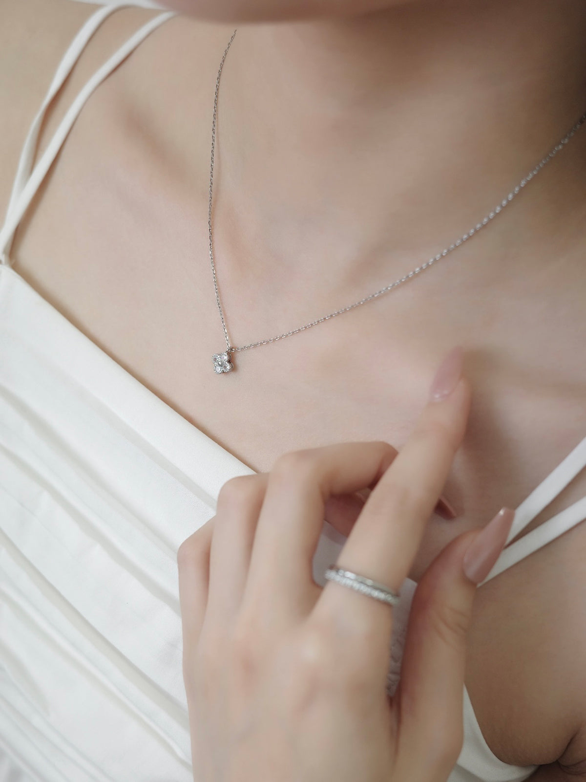 クロヴィアネックレス