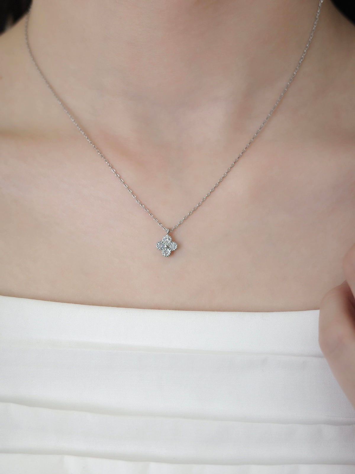 クロヴィアネックレス