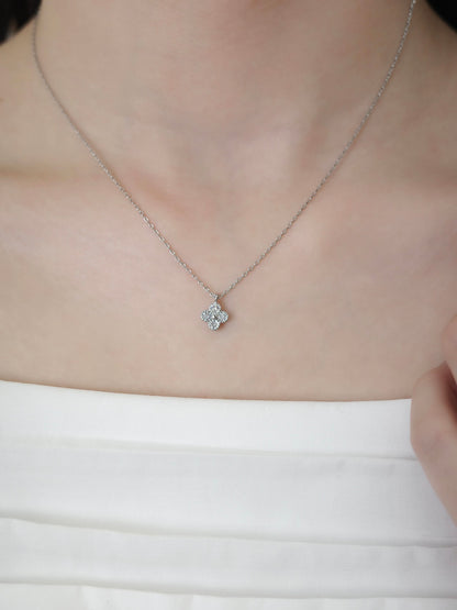 クロヴィアネックレス