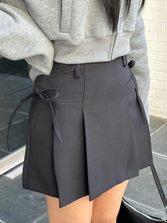 Side ribbon pleated mini skirt