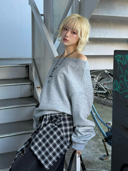 スタッズオフショルスウェット