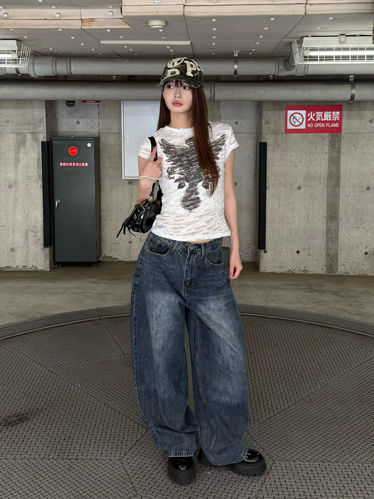 バックアジャストボタンデニムパンツ