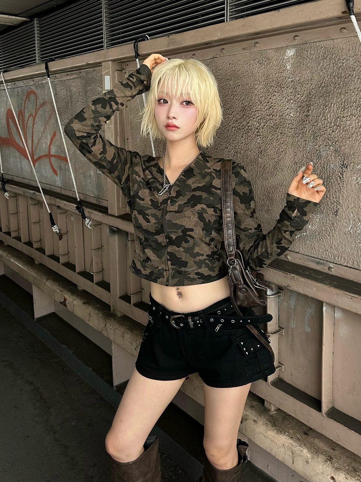 カモフラージュクロップドパーカー – ANDOR ONLINE カモフラージュクロップドパーカー – ANDOR ONLINE