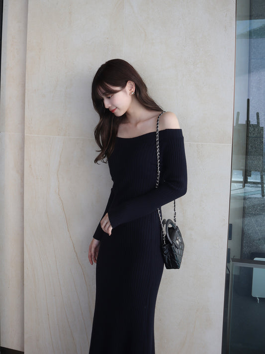 Off-the-shoulder ribbed knit dress