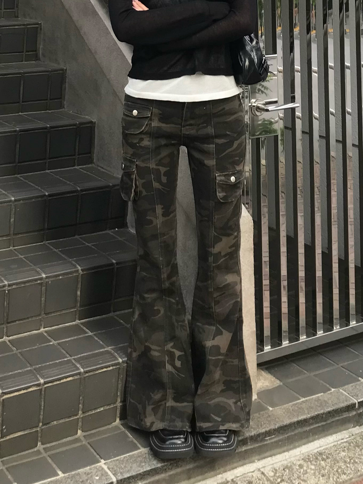 迷彩喇叭牛仔裤