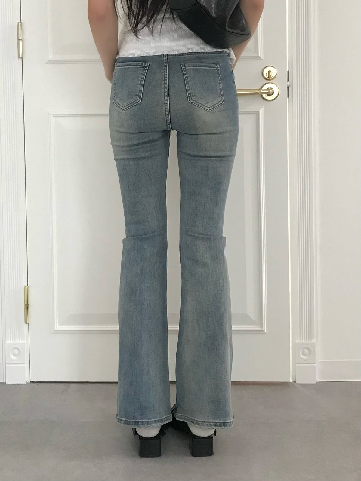 クリスタルストーンフレアデニムパンツ – ANDOR ONLINE