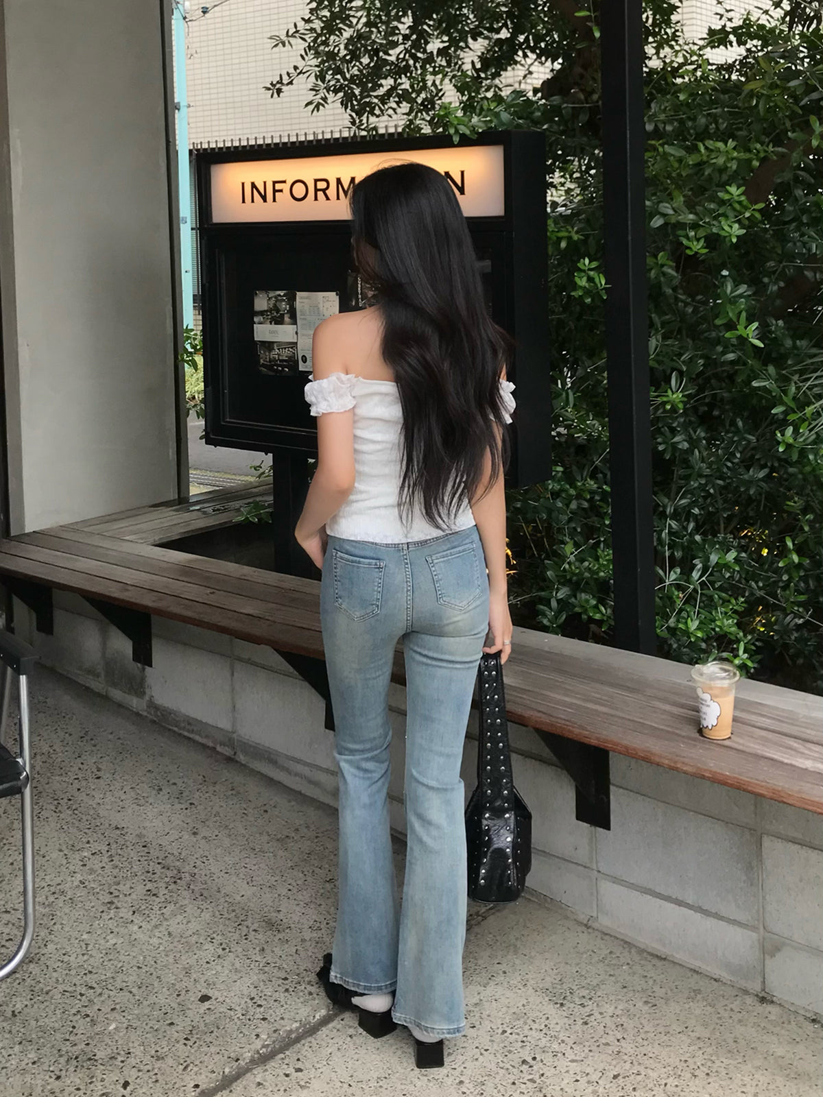 クリスタルストーンフレアデニムパンツ