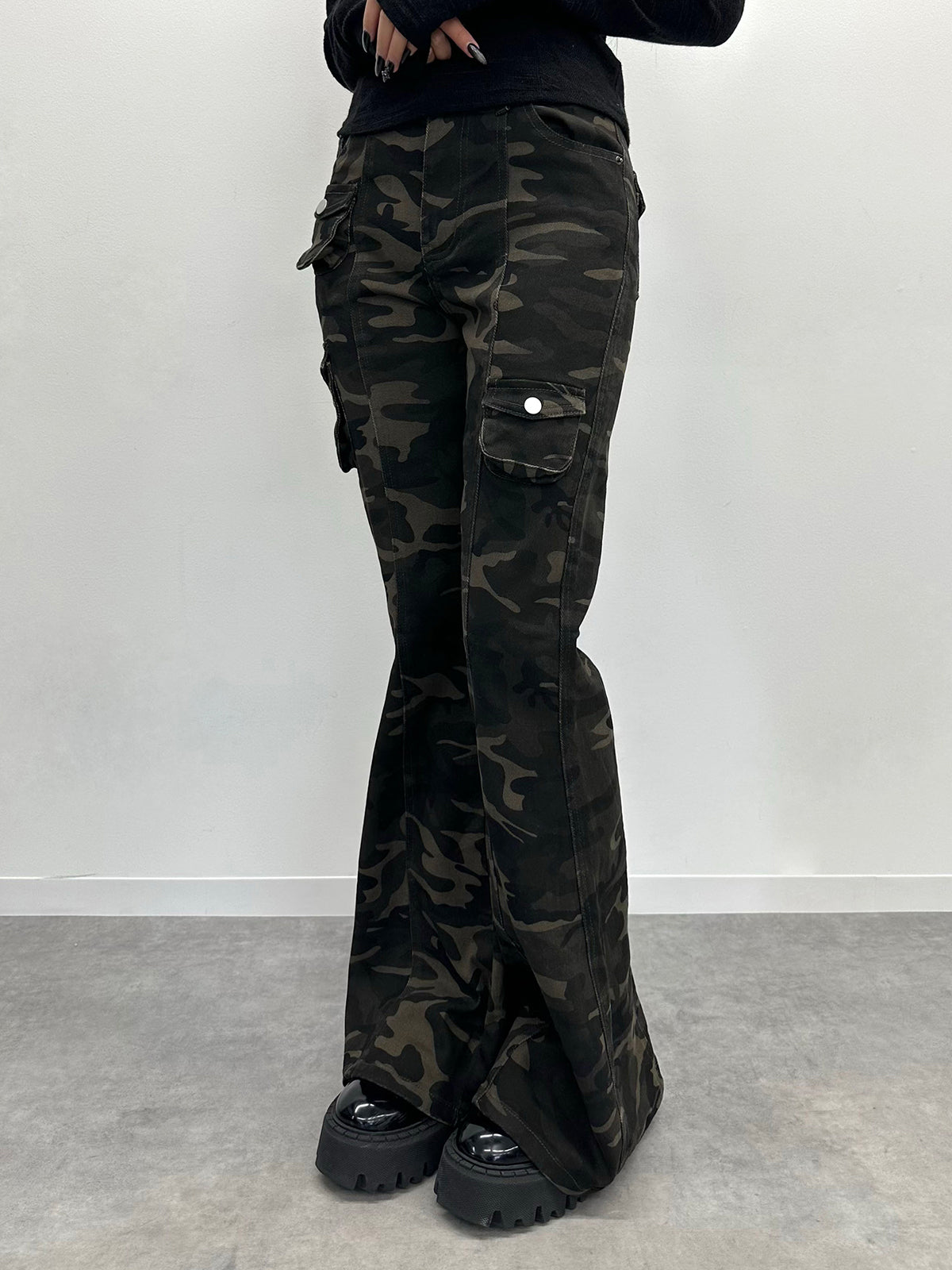 迷彩喇叭牛仔裤