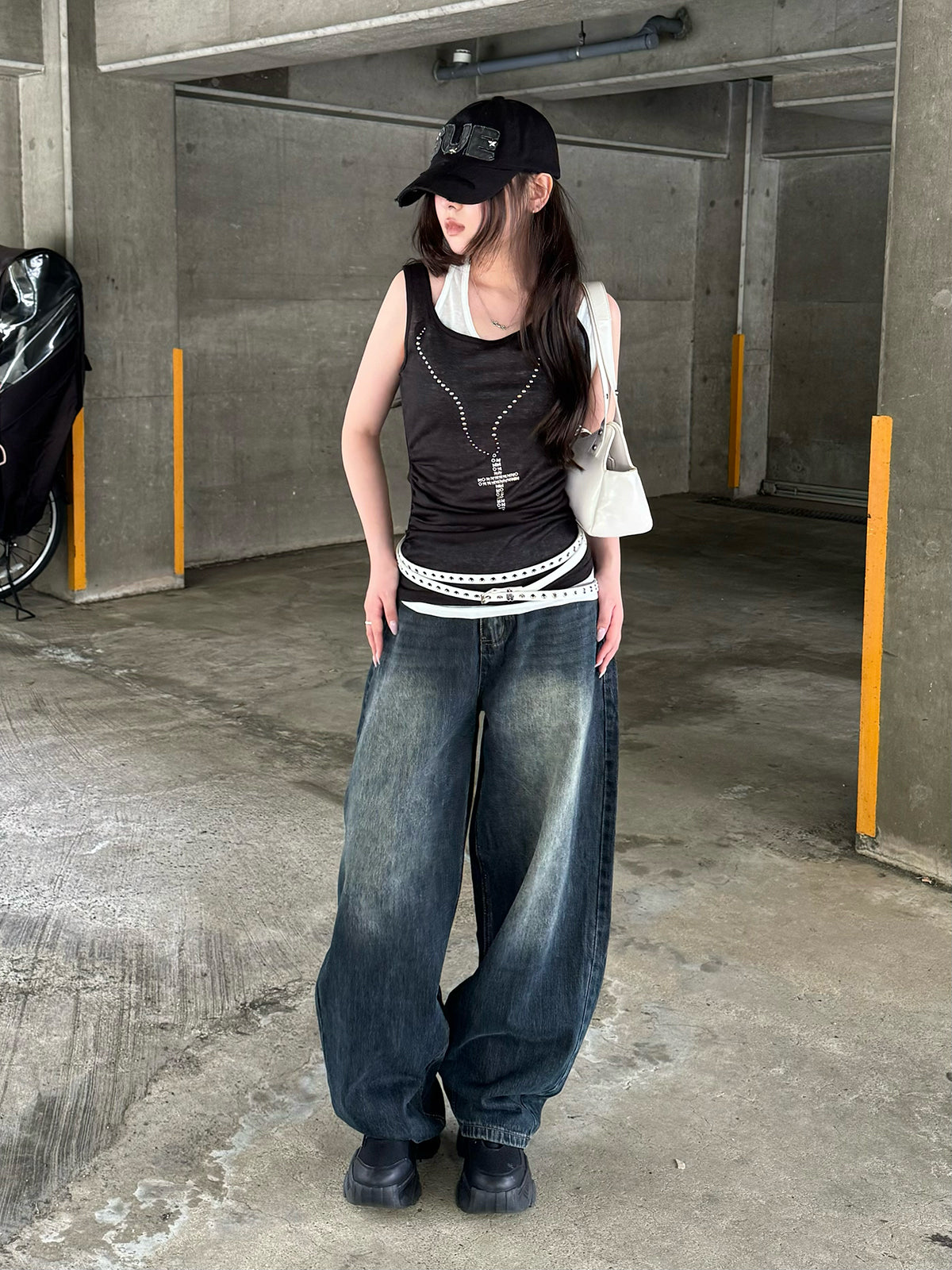 バックアジャストボタンデニムパンツ