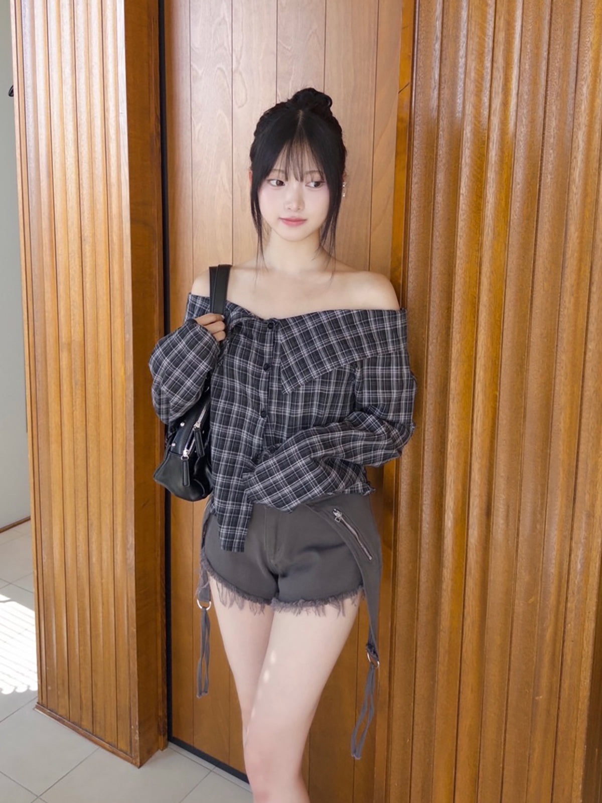 侧带拉链牛仔短裤