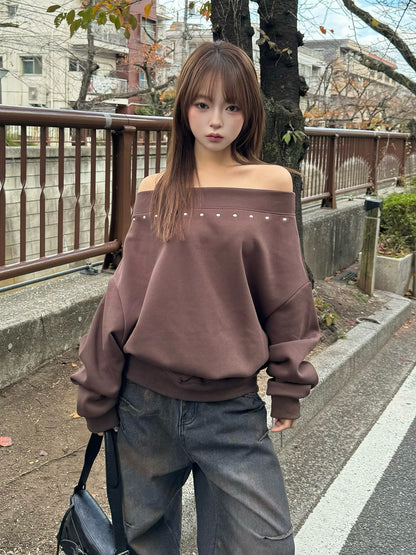スタッズオフショルスウェット