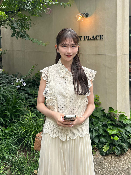 펀칭 그레이스 민소매 블라우스