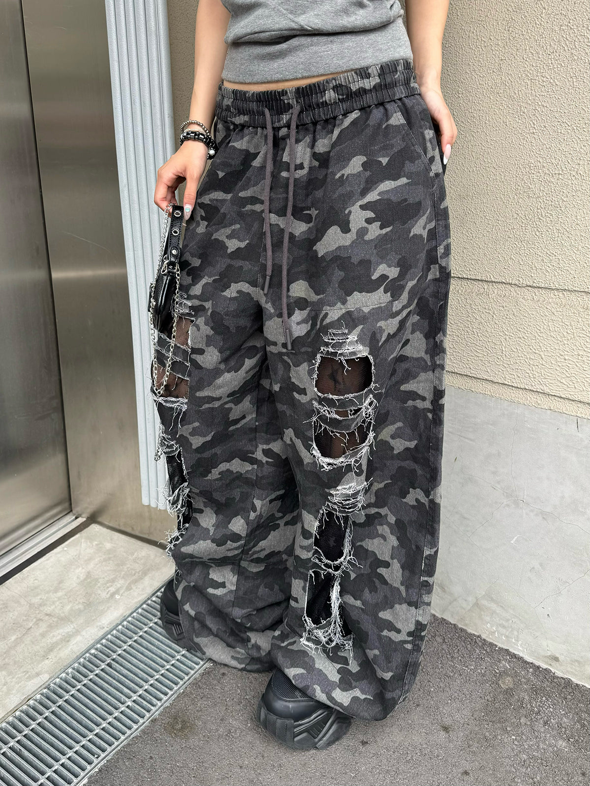 カモフラージュダメージワイドドロストパンツ