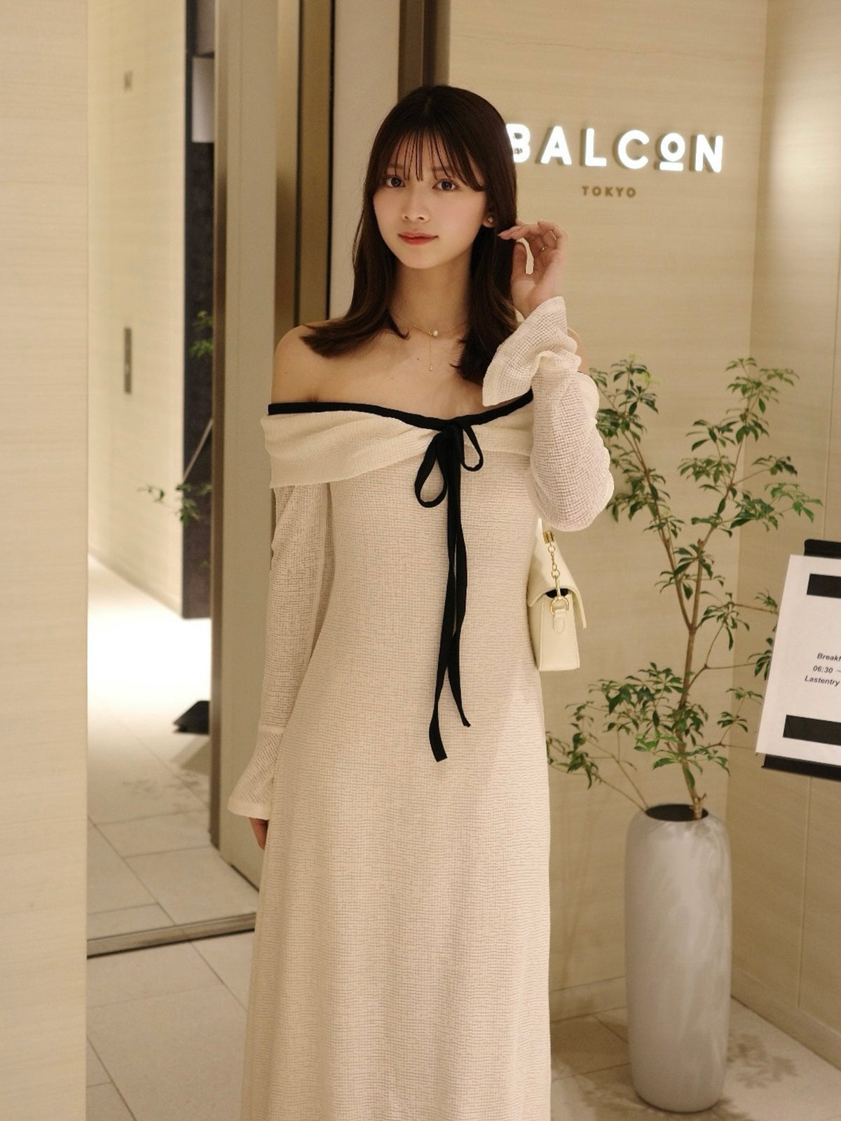メッシュワッフルオフショルリボンワンピース – ANDOR ONLINE