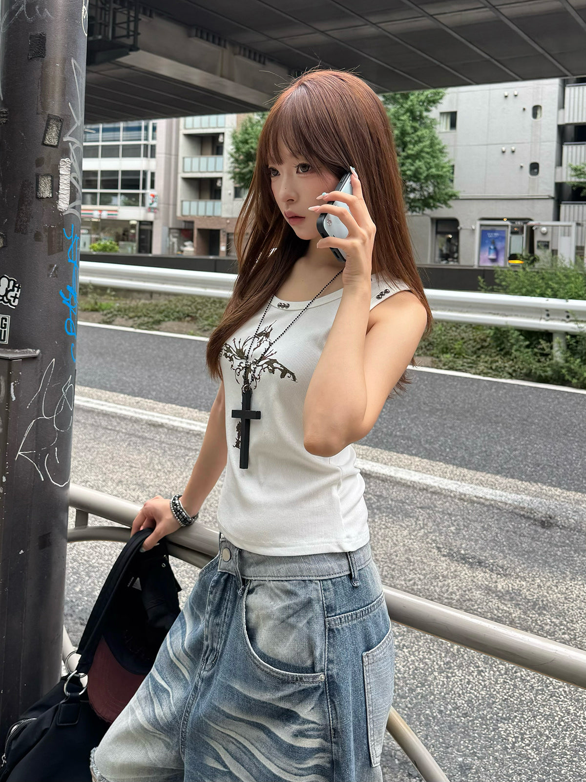 グラフィックスタッズタンクトップ
