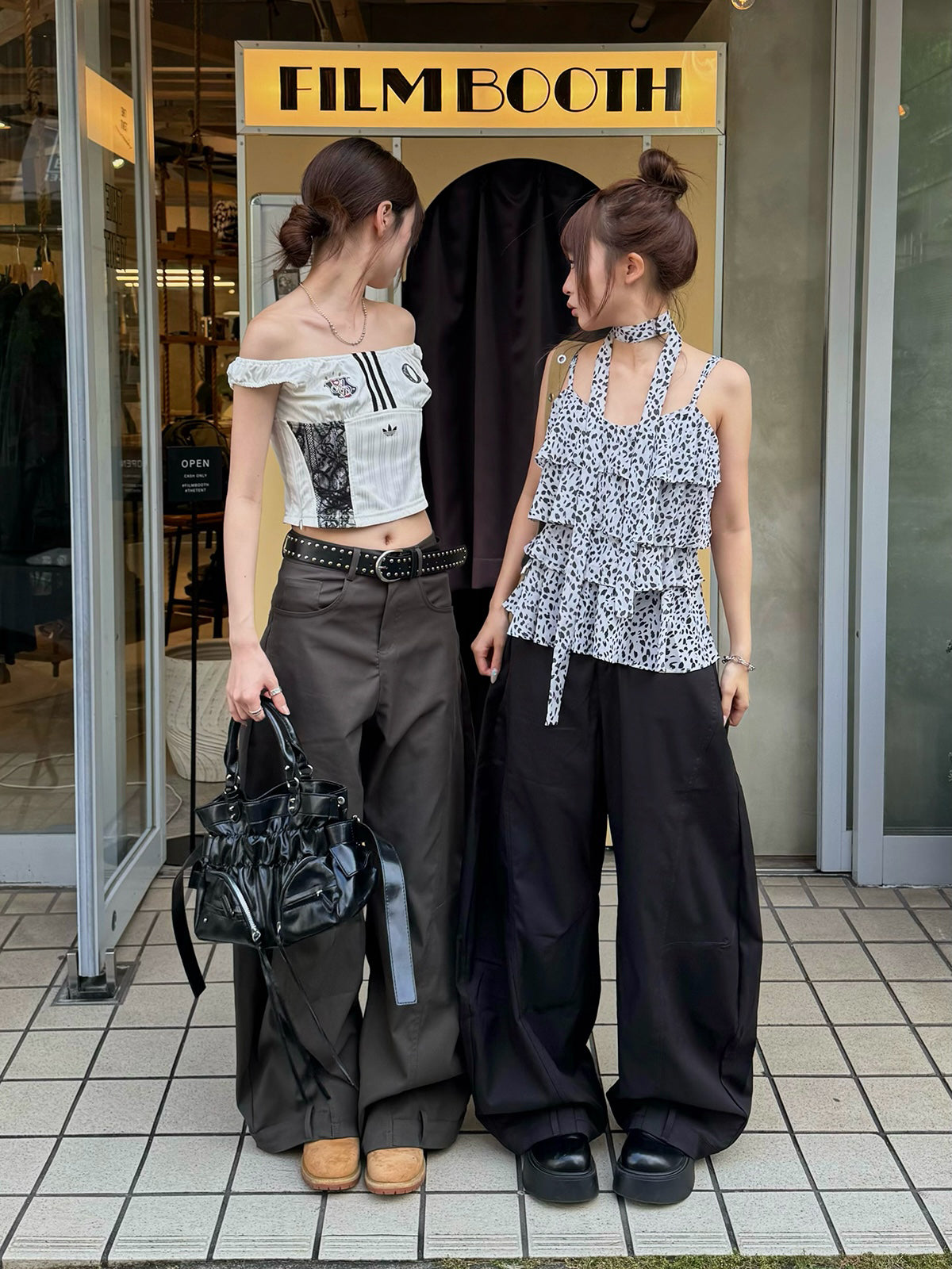 スタッズベルトバルーンワイドパンツ