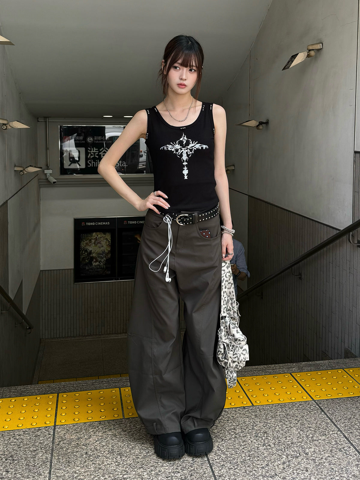 スタッズベルトバルーンワイドパンツ – ANDOR ONLINE
