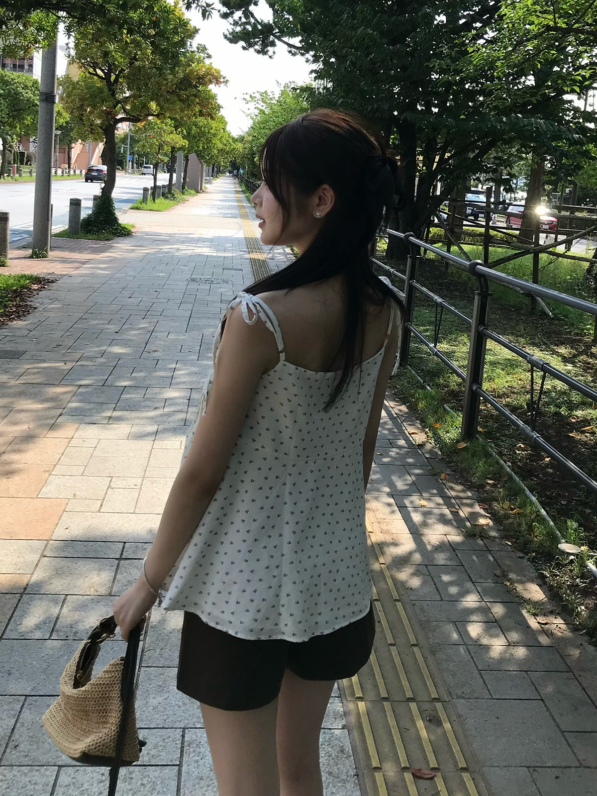 タックフレアフラワーキャミソール