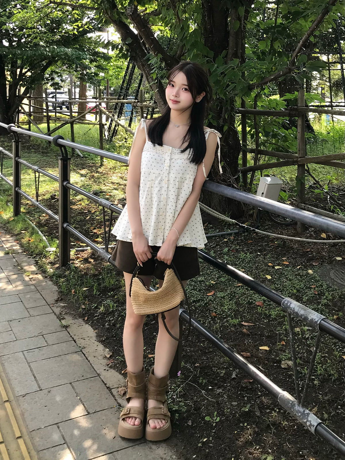 タックフレアフラワーキャミソール
