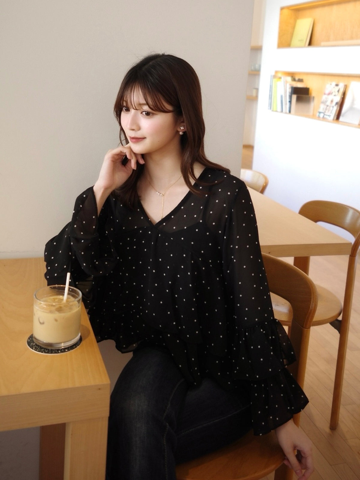 シアーフリルドットブラウス