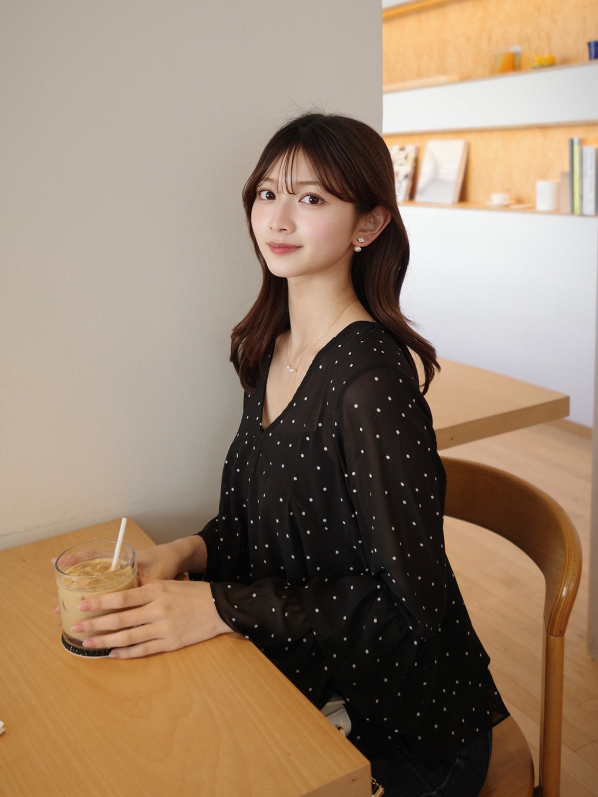 シアーフリルドットブラウス