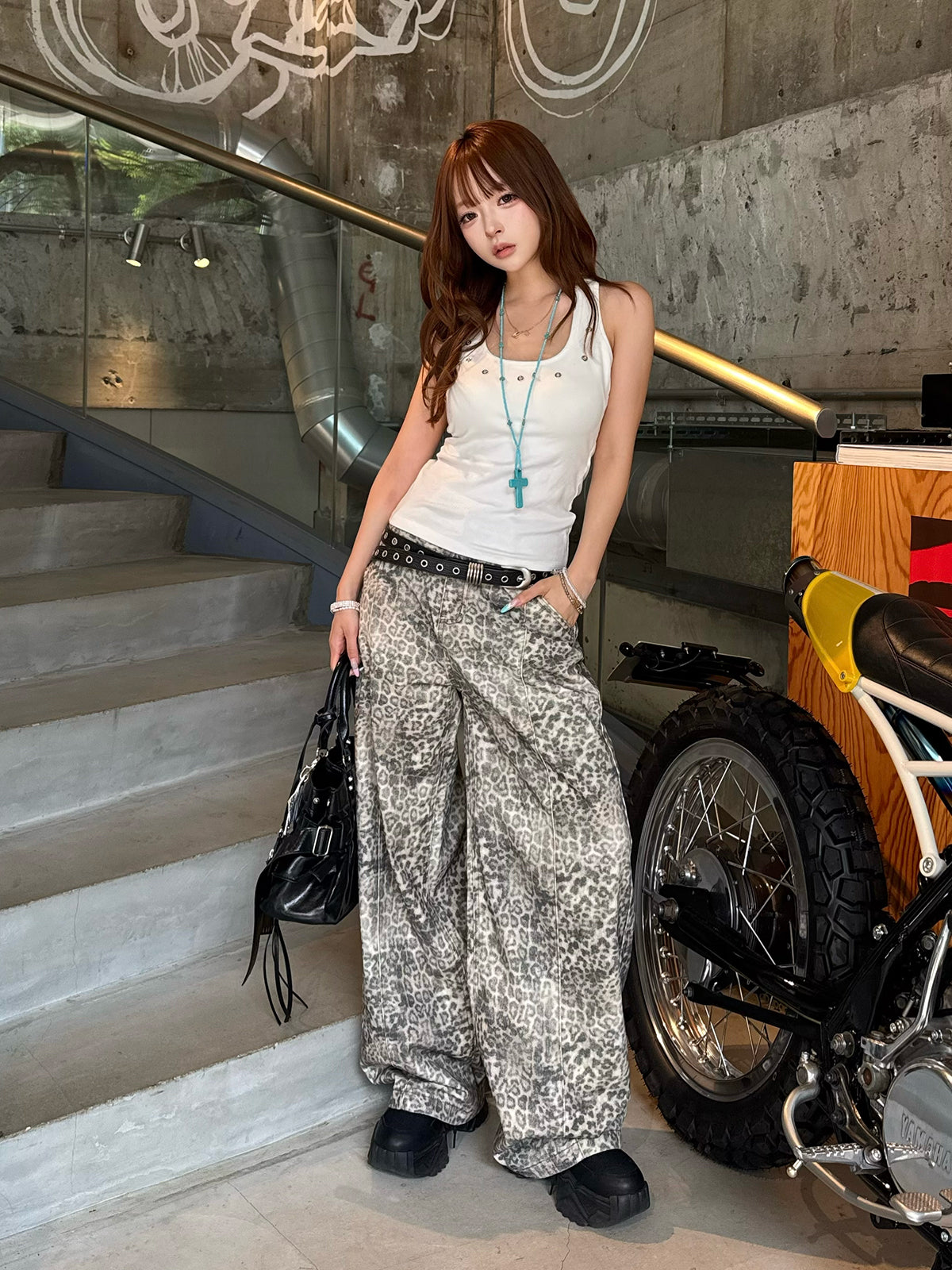 レオパードプリントステッチワイドデニムパンツ – ANDOR ONLINE