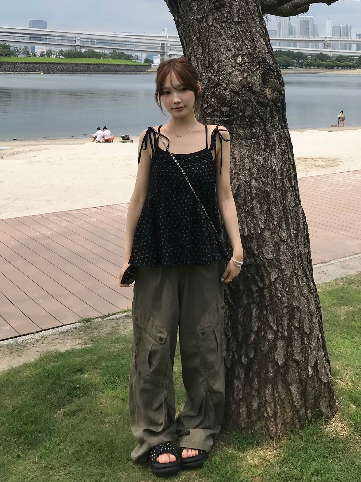 タックフレアフラワーキャミソール