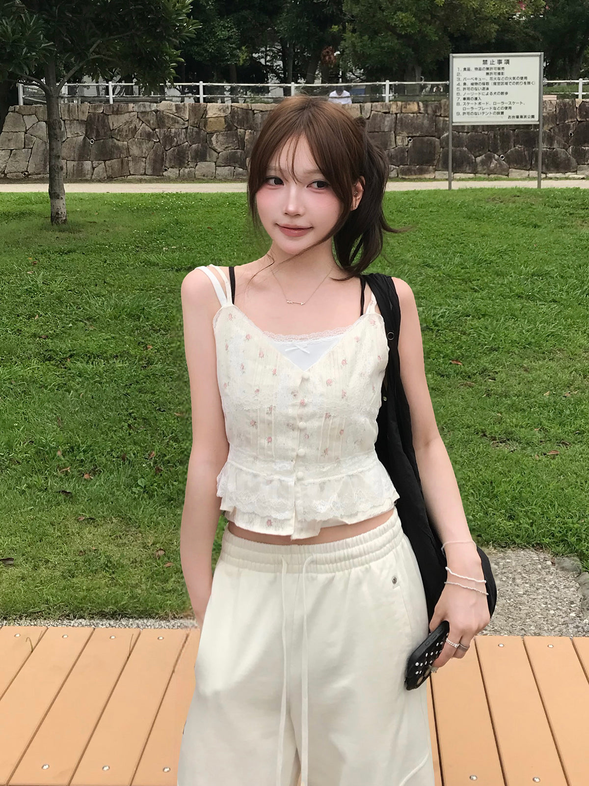 レイヤードフラワーレースキャミソール