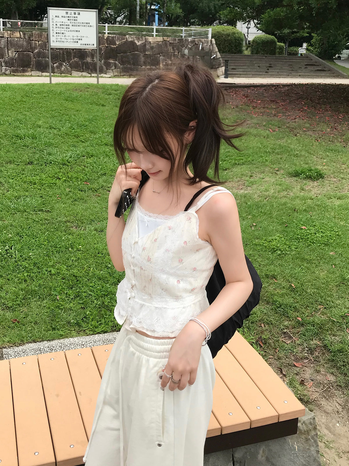 レイヤードフラワーレースキャミソール