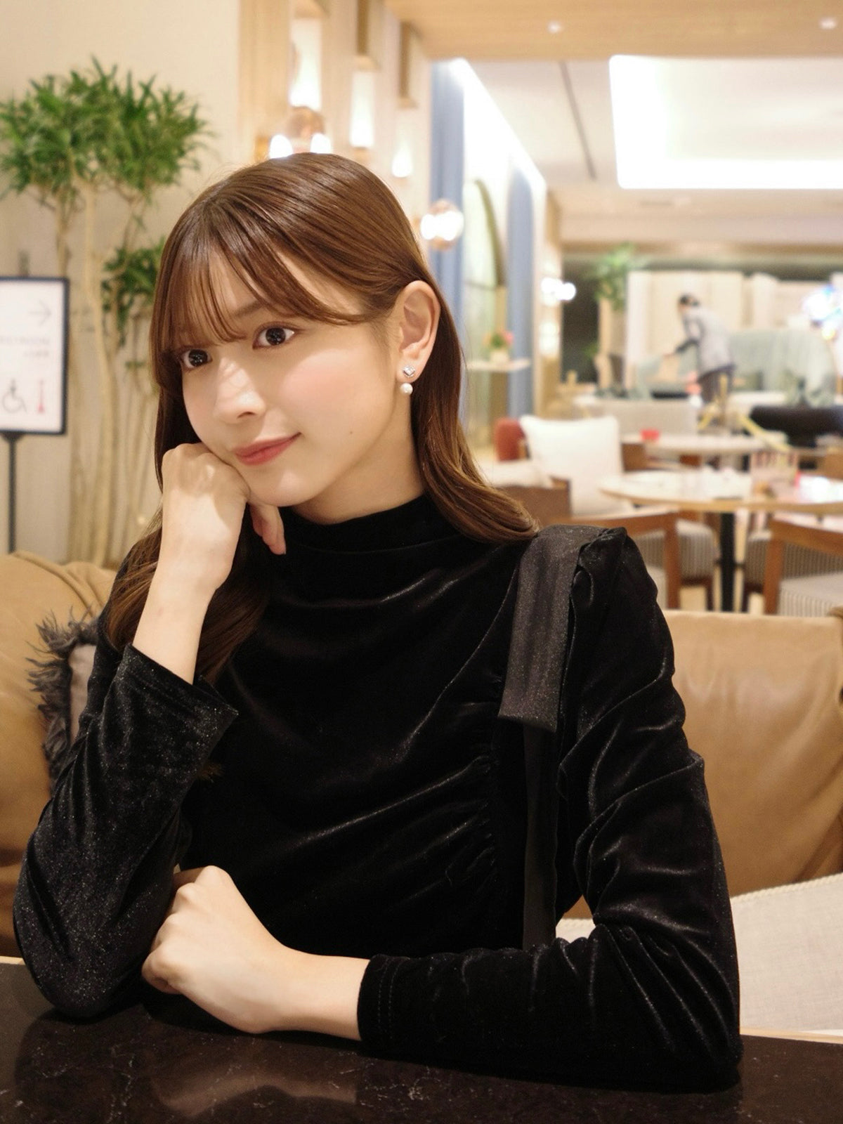 ショルダータイハイネックベロアカットソー