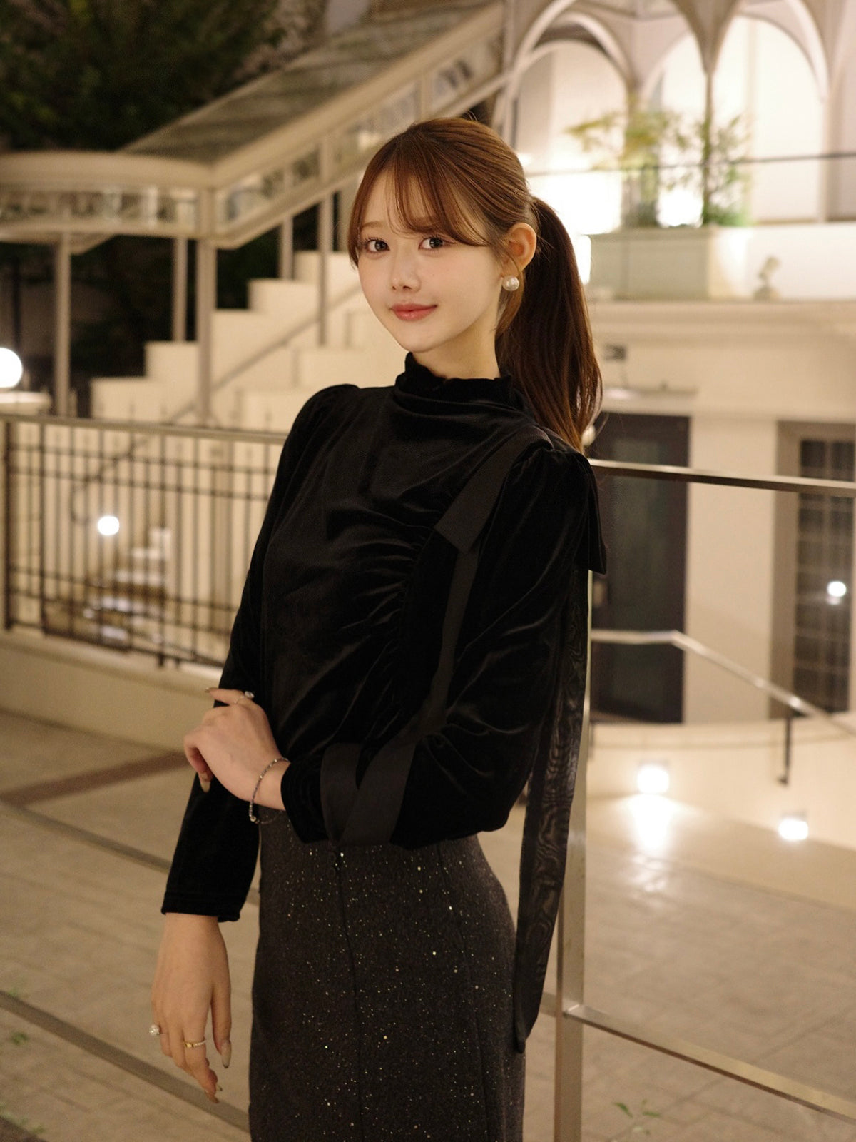 ショルダータイハイネックベロアカットソー