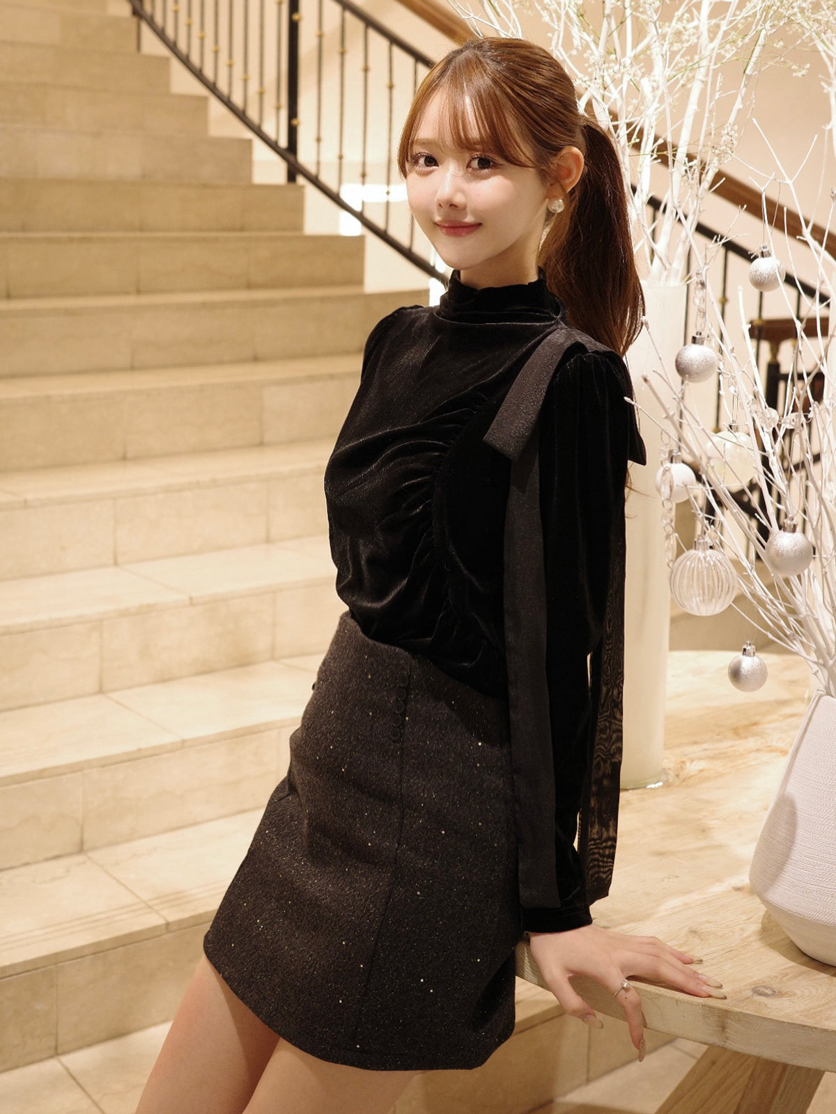 ショルダータイハイネックベロアカットソー