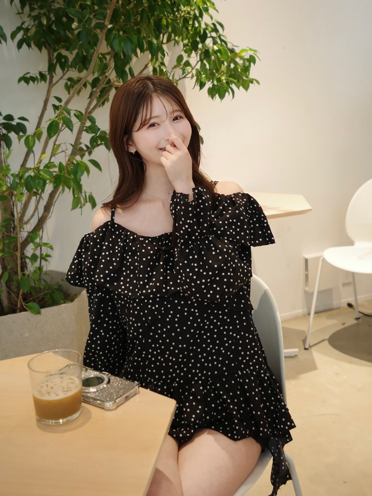 フリルドットオフショルブラウス