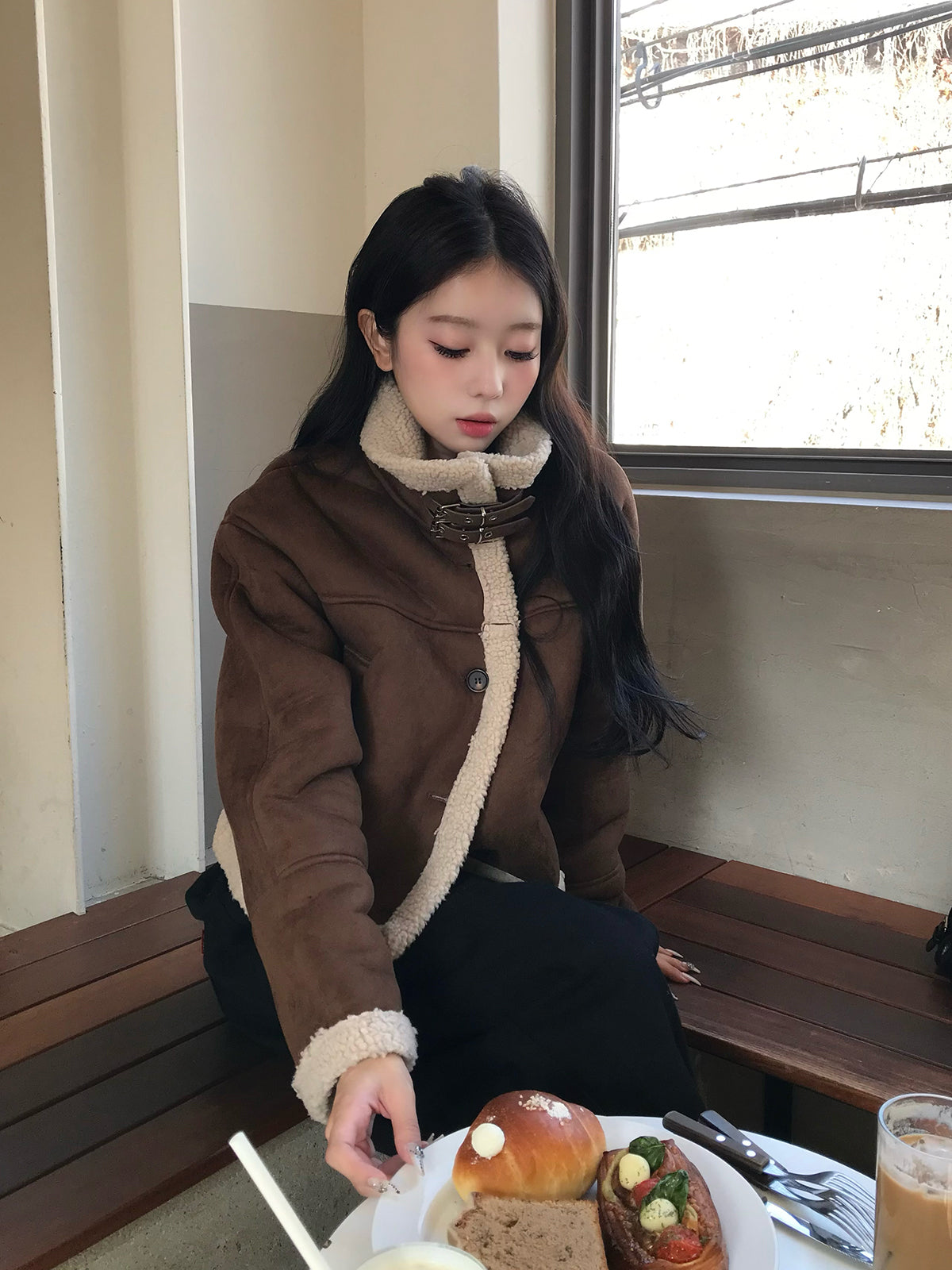 ムートンタッチバックルコート