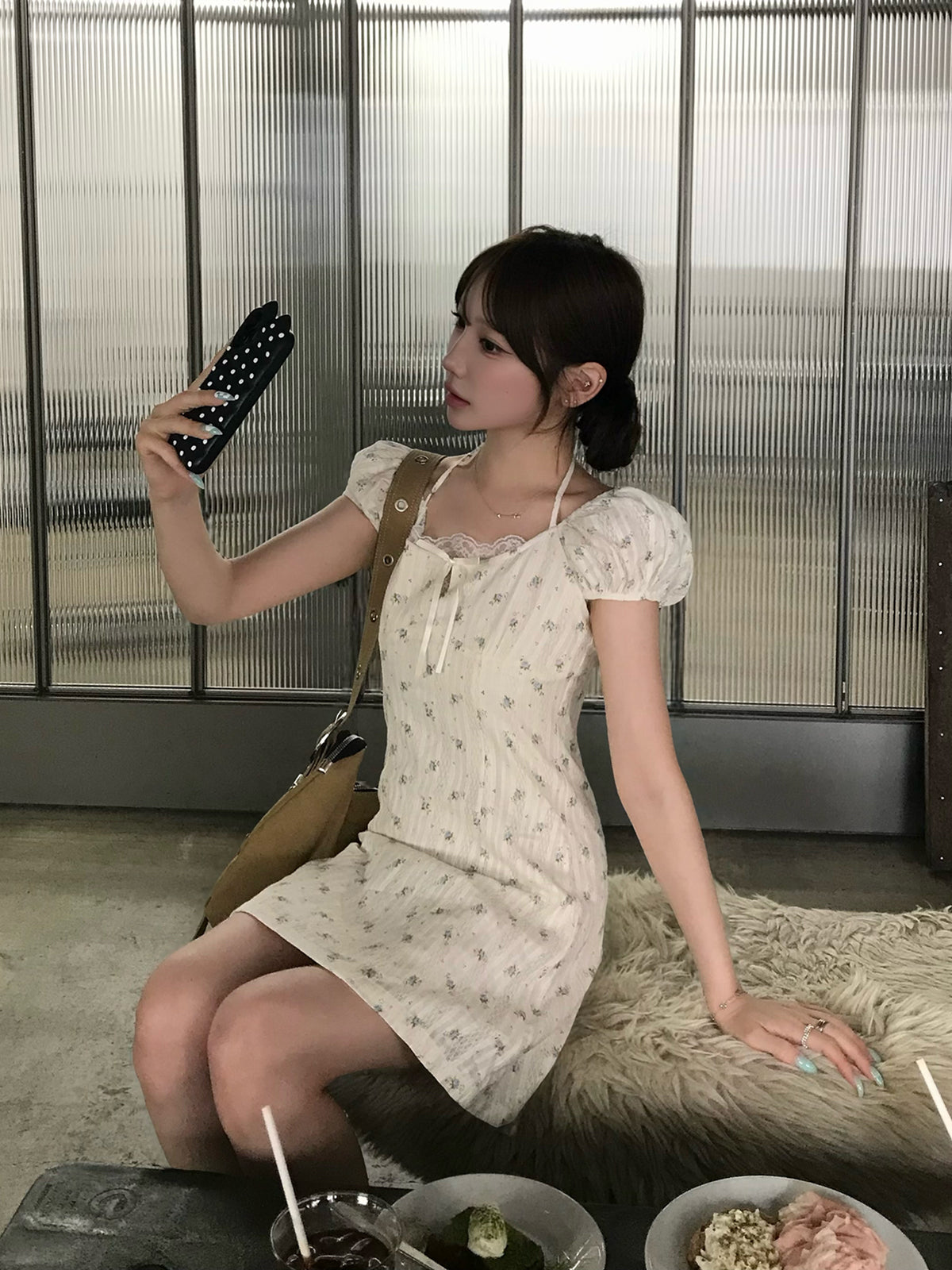 フラワーレースデザインホルターミニワンピース