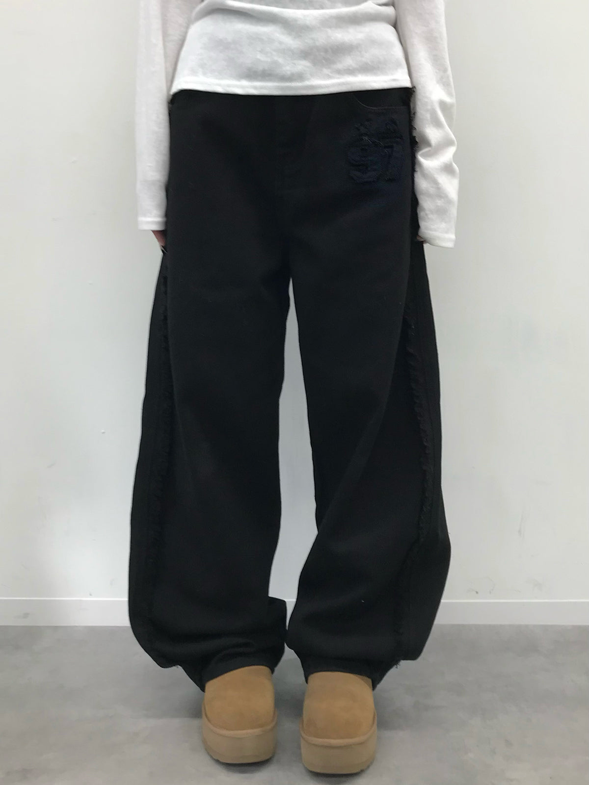 フリンジワイドブラックデニムパンツ