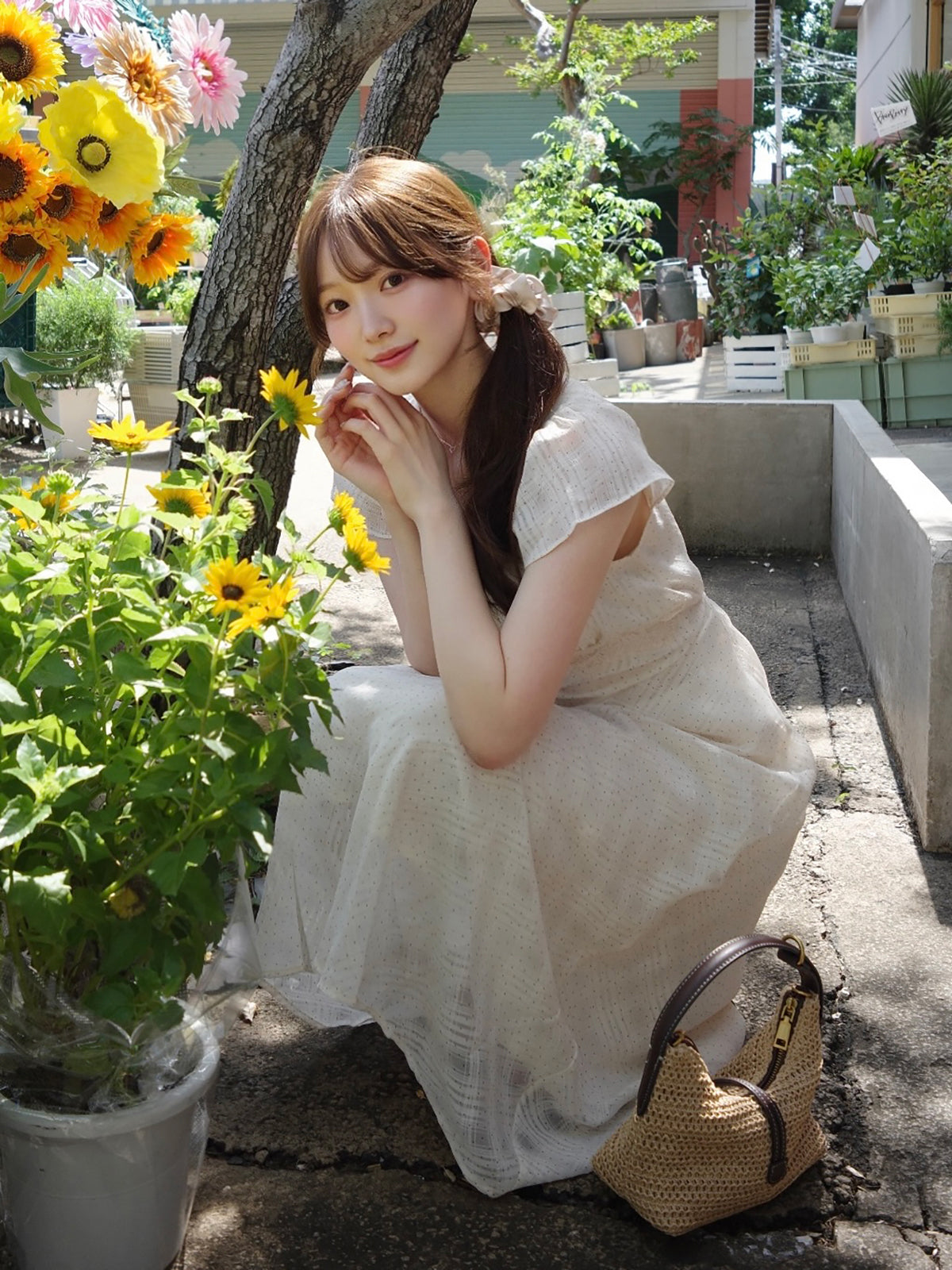 Vネックドットチェックフレアワンピース – ANDOR ONLINE