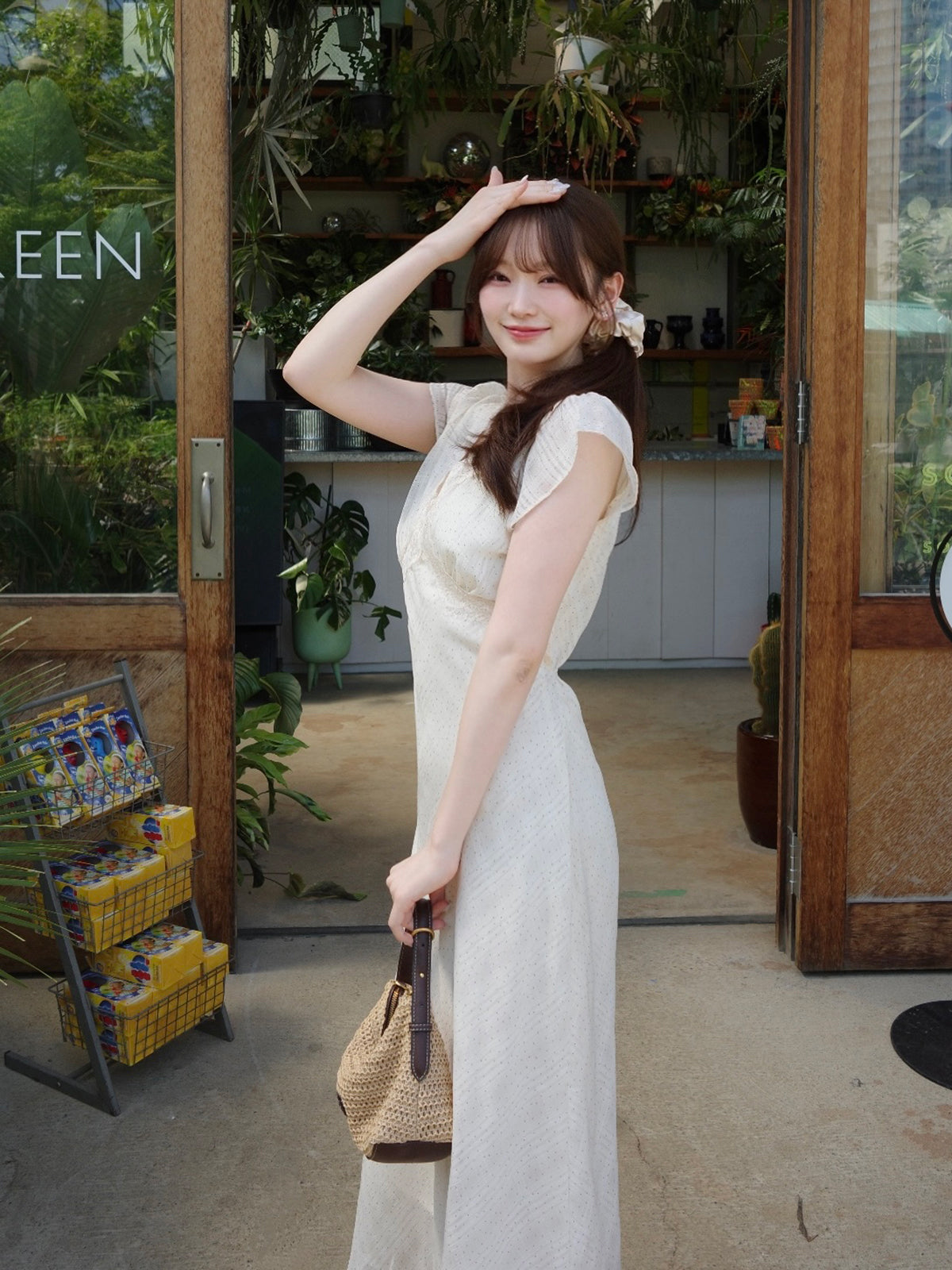 Vネックドットチェックフレアワンピース – ANDOR ONLINE